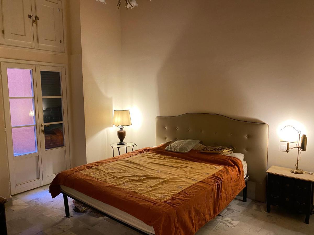Renovated Apartment With 3 Bedrooms In An Historic Palazzo Between Port And Old Town Livorno Exterior photo