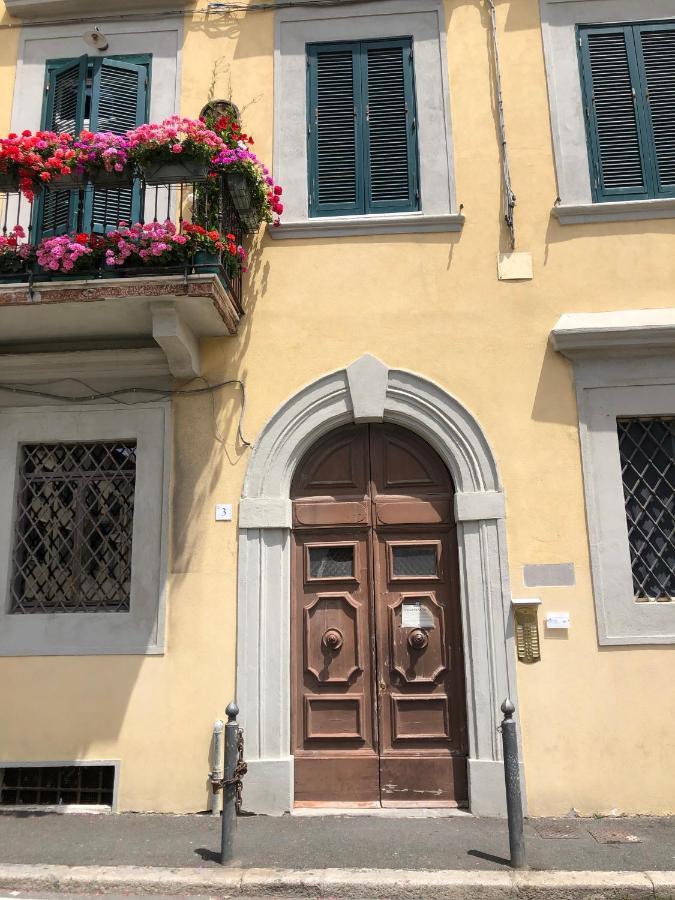 Renovated Apartment With 3 Bedrooms In An Historic Palazzo Between Port And Old Town Livorno Exterior photo