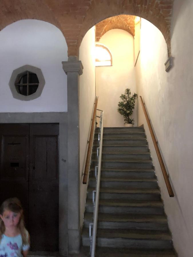 Renovated Apartment With 3 Bedrooms In An Historic Palazzo Between Port And Old Town Livorno Exterior photo