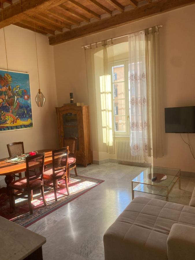 Renovated Apartment With 3 Bedrooms In An Historic Palazzo Between Port And Old Town Livorno Exterior photo