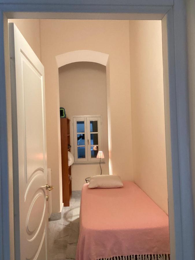 Renovated Apartment With 3 Bedrooms In An Historic Palazzo Between Port And Old Town Livorno Exterior photo