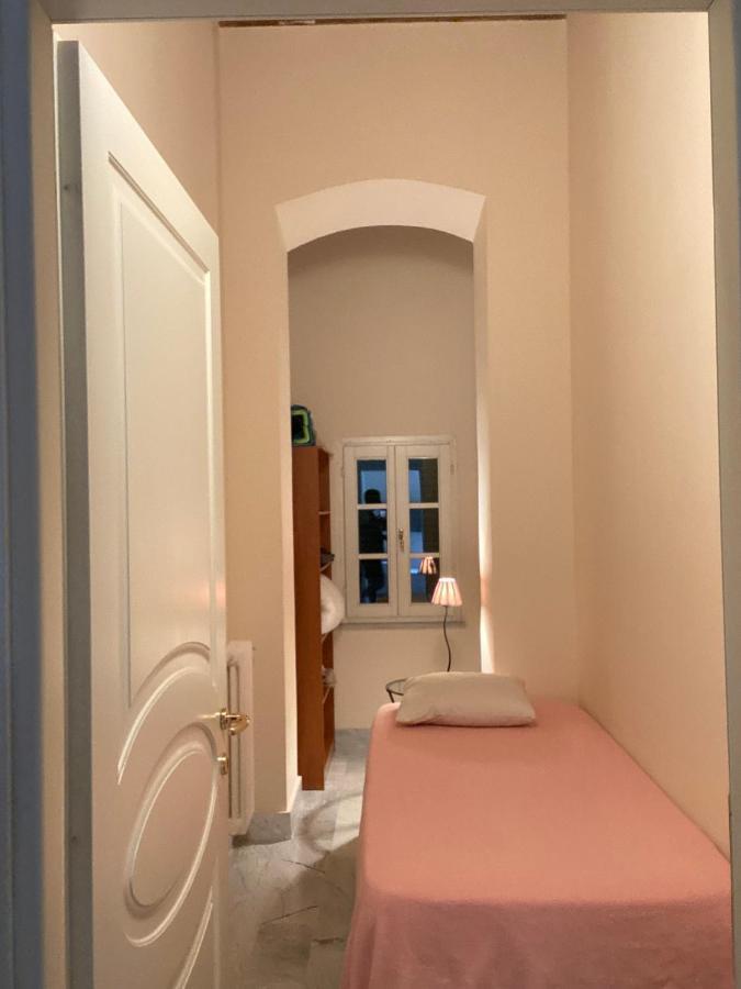 Renovated Apartment With 3 Bedrooms In An Historic Palazzo Between Port And Old Town Livorno Exterior photo