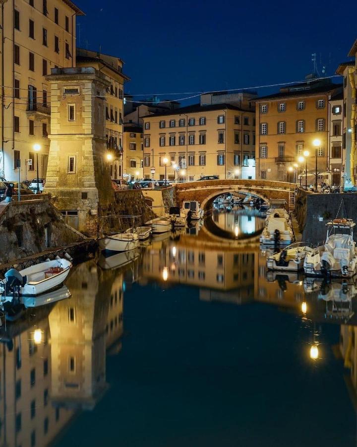Renovated Apartment With 3 Bedrooms In An Historic Palazzo Between Port And Old Town Livorno Exterior photo
